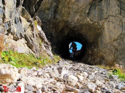 Tunnel Rawilpass hinunter zum Lac de Tseuzier
