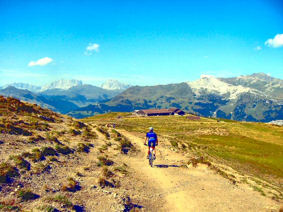 Blick zur Alp Obersäss - Downhill vom Durannapass Richtung Fideriser Duranna